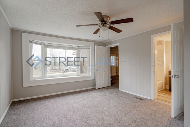 Building Photo - Charming 4 Bedroom in Campobello!