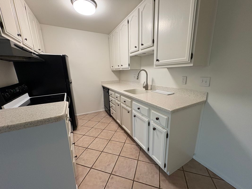 Building Photo - 424 N Bellflower Blvd