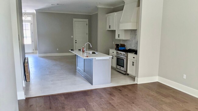 Building Photo - Beautiful 2/2 Condo at Old Goodwood Crossi...