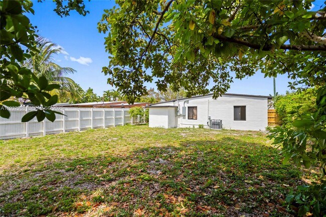 Building Photo - 1640 NE 183rd St