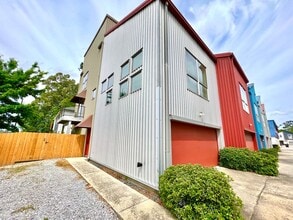 Building Photo - 9889 Old Hammond Hwy
