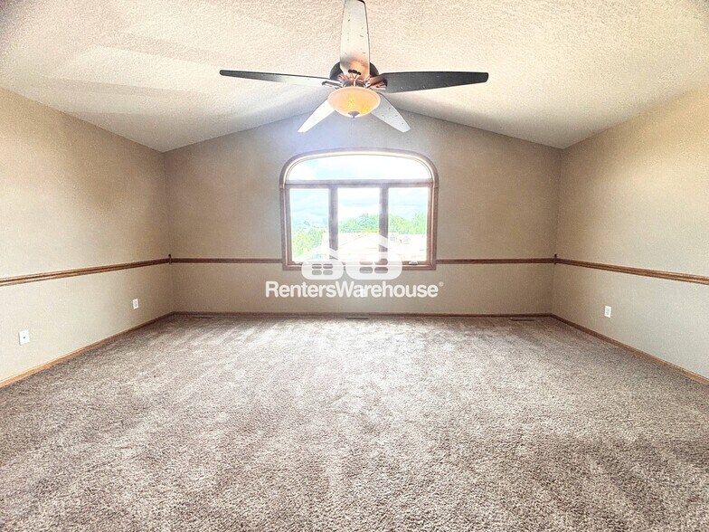 Building Photo - 737 Kitterman Cir