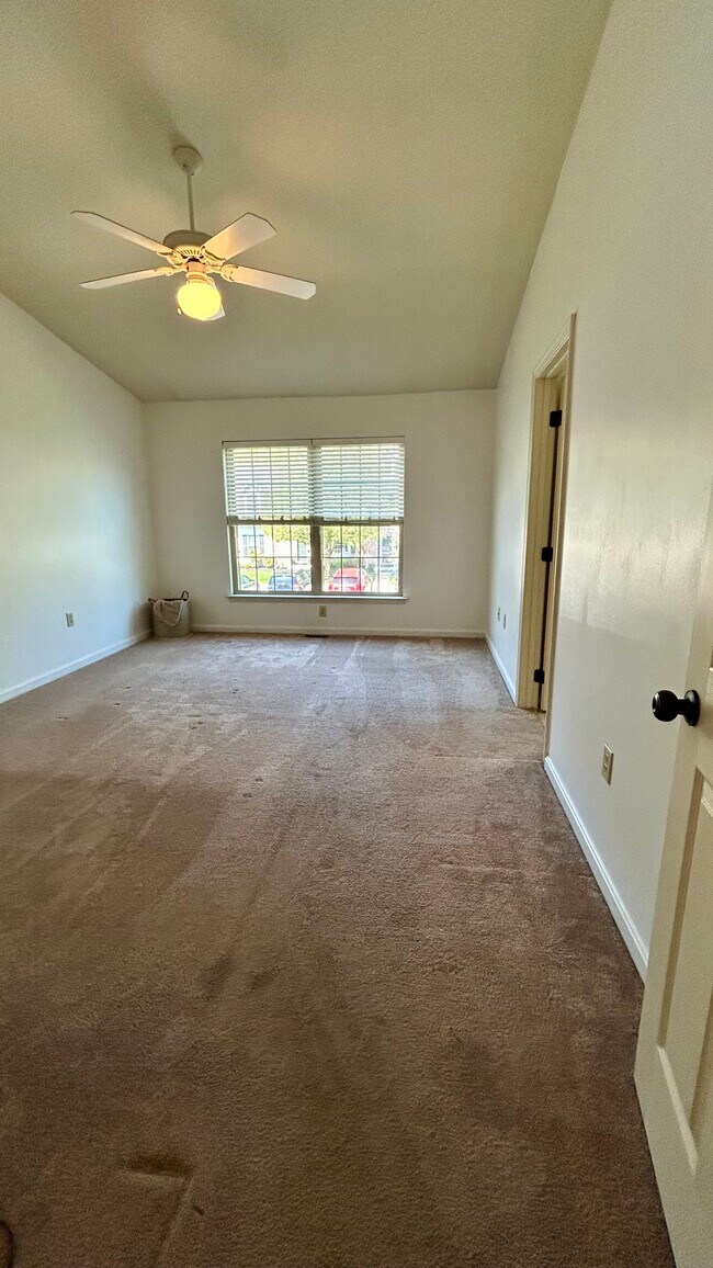 Building Photo - 424 Waverly Woods Dr