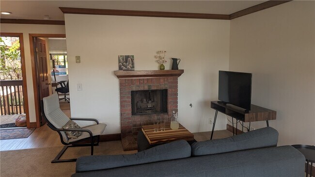 Building Photo - 8860 Villa La Jolla Dr