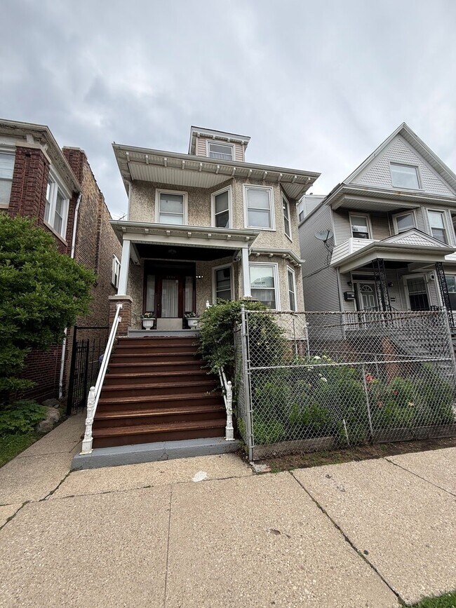 Building Photo - 2448 W Gunnison St