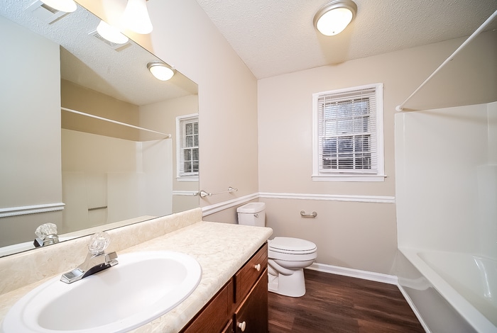 Building Photo - 121 Greenwood Cir