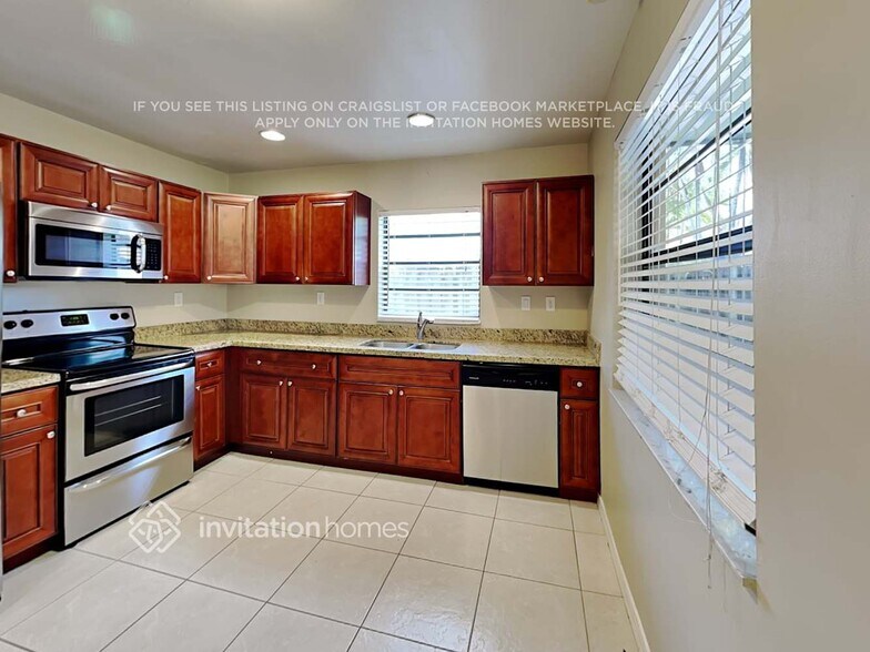 Building Photo - 1389 SW 151st Ave
