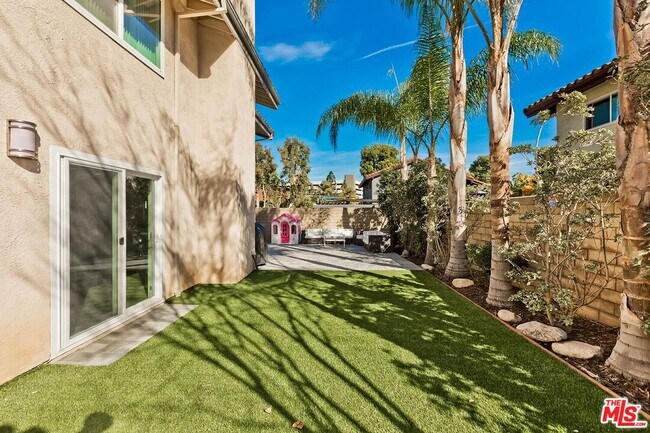 Building Photo - 10754 Garland Dr