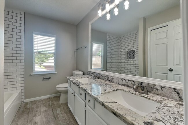 Building Photo - 5 Regency Ct