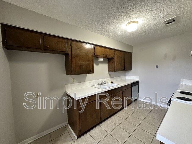 Building Photo - 407 Maple St