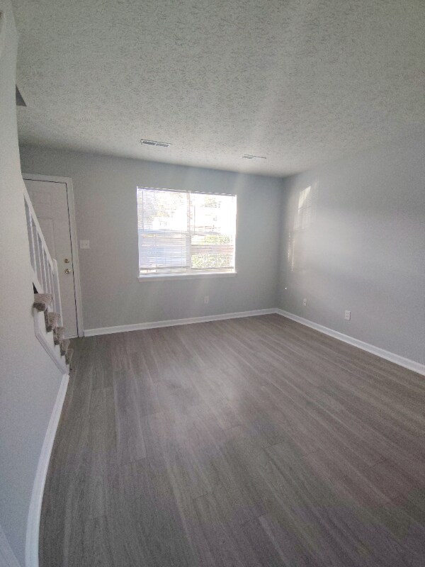 Building Photo - 16 Duiguid Dr