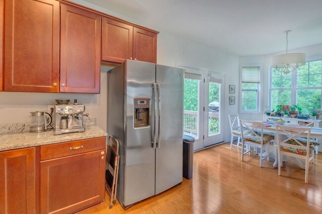 Building Photo - 151 Longwood Dr