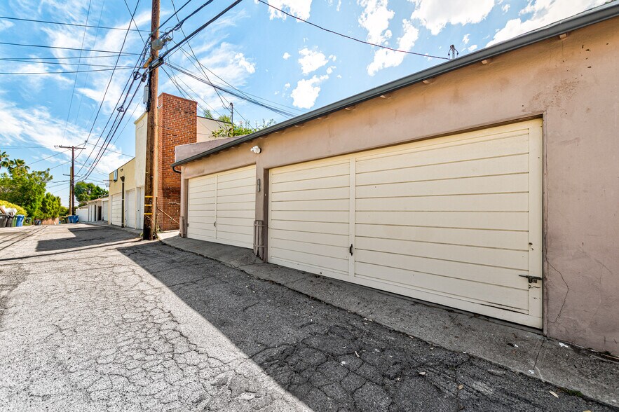 Building Photo - 1254 Devon Ave
