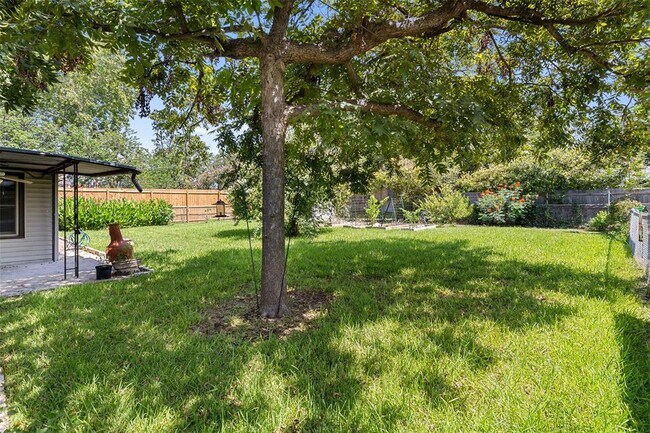 Building Photo - 1206 Larkwood Dr