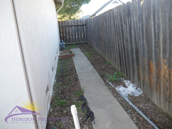 Building Photo - Bright 3 bed 2 bath 1,356 sq. ft. Single Family Home In Woodland