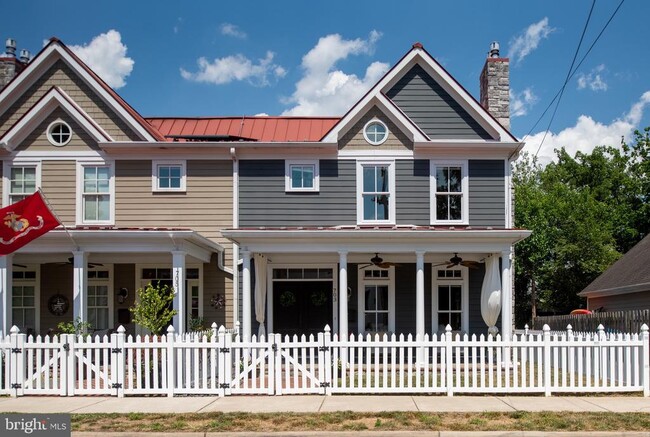 Building Photo - 703 Weedon St