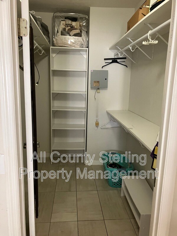 Building Photo - 4700 SW Archer Rd