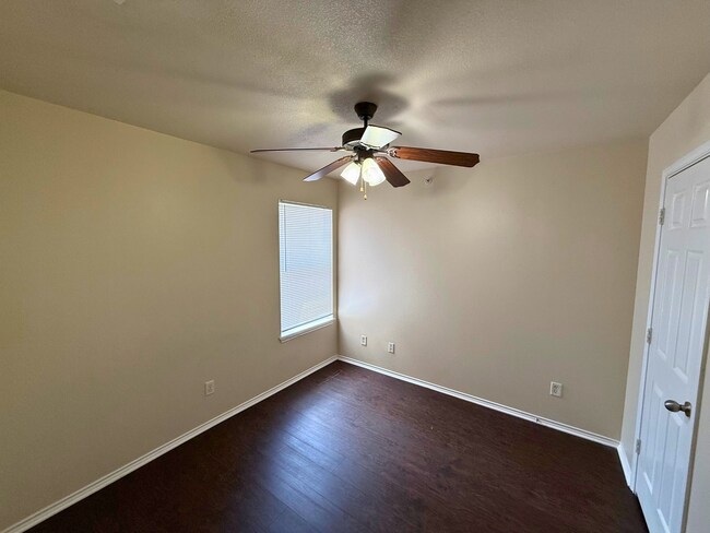 Building Photo - 10822 Mathom Landing