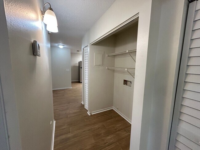 Building Photo - 2611 Antilles Dr