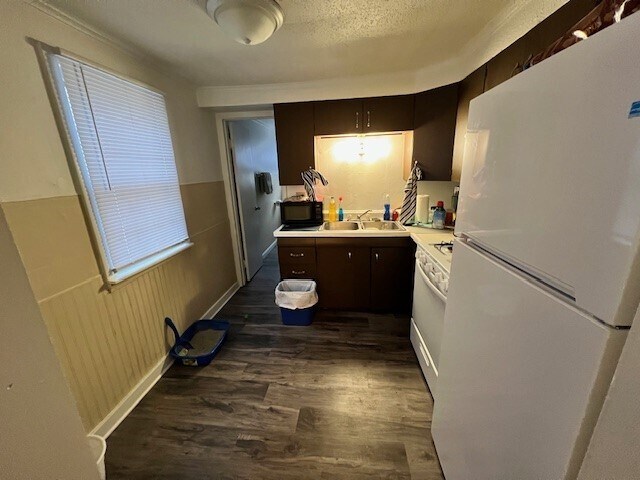 Building Photo - 705 W California Ave