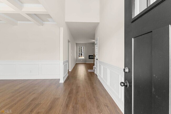 Building Photo - 755 Lakehaven Ln