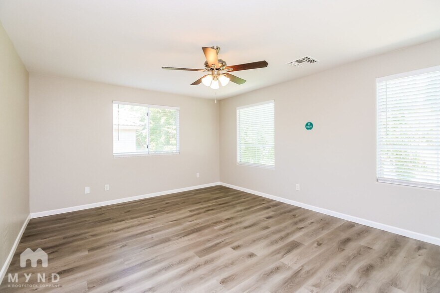 Building Photo - 4253 E Tyson St