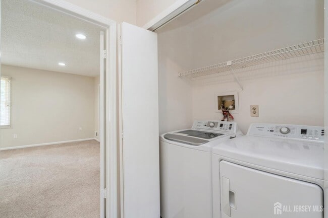 Building Photo - 57 Woodmere Dr