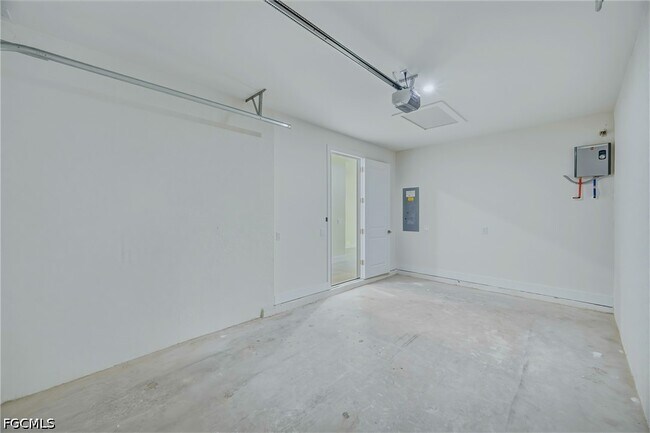Building Photo - 2411 Lola Ave S