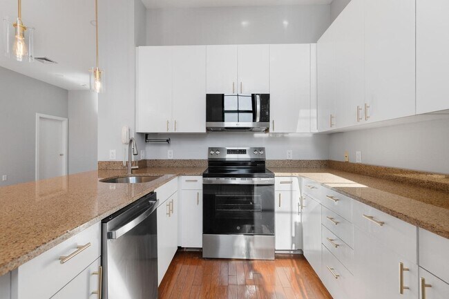 Building Photo - 72 Ashland St