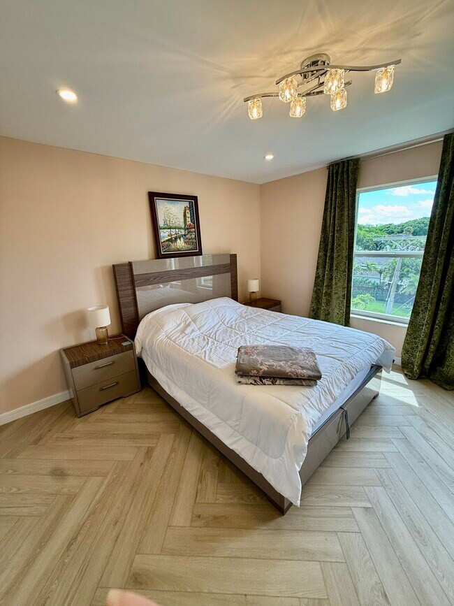 Building Photo - 200 W Camino Real