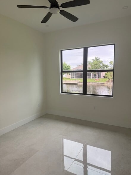 Building Photo - 217 SE 23rd Pl