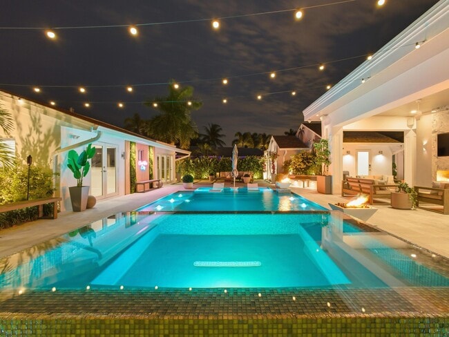 Building Photo - 2210 NE 3rd Ave