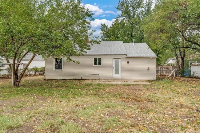 Building Photo - Cozy 2 bedroom 1 bathroom in Southeast Wichita