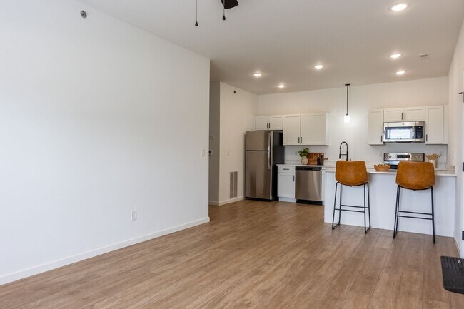 Building Photo - 608 Parkview Dr