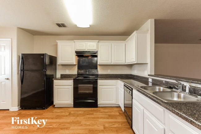 Building Photo - 11227 Pecan Canyon