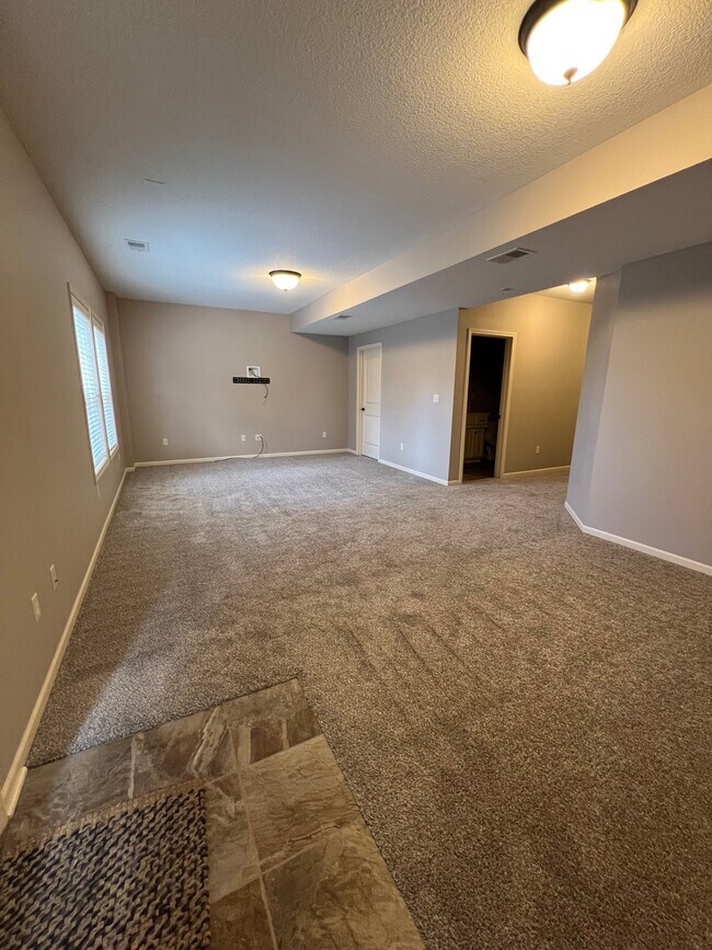Building Photo - 1234 Vivian Dr