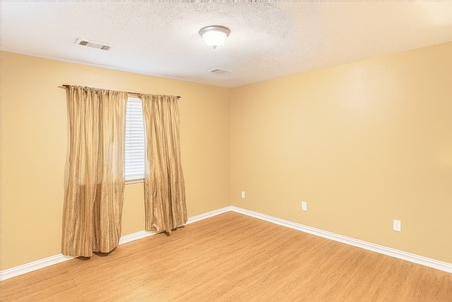 Building Photo - 4427 Eaglewood Trail Dr