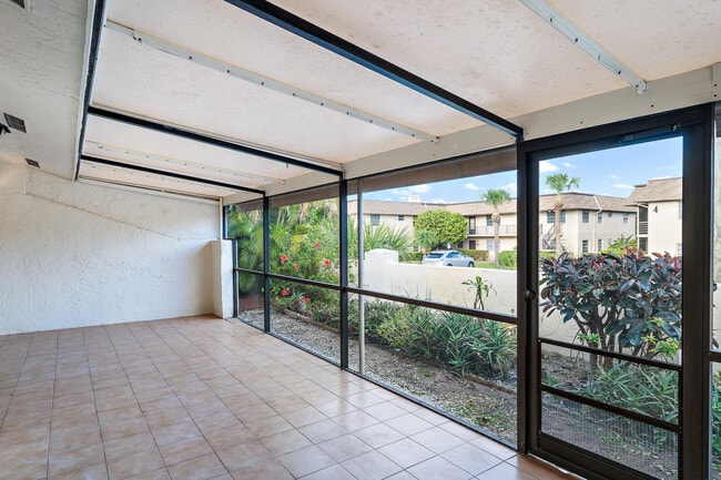 Building Photo - 131 Palm Ave