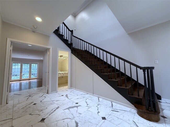 Building Photo - 2813 Saint St