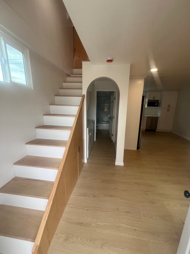 Building Photo - 1353 N Toledo Way