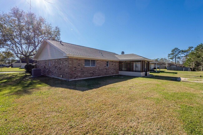 Building Photo - 5810 Meadowview Rd