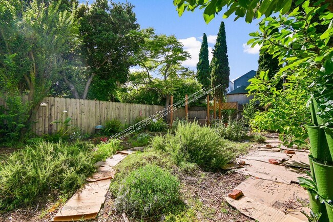 Building Photo - 3BD/1BA First-Floor Unit in West Oakland Duplex – All Utilities Included | $2,999/mo