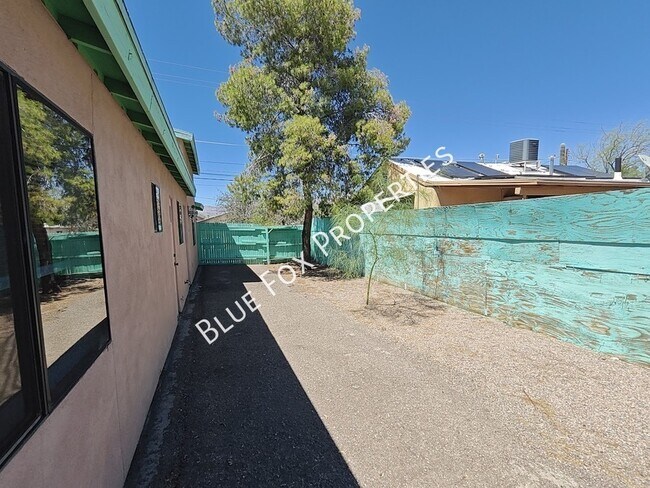 Building Photo - 3318 E Bellevue St