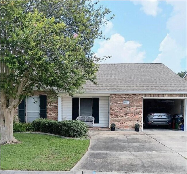 Primary Photo - 521 N French Quarter Dr