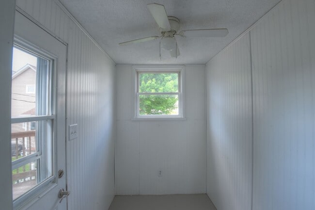 Building Photo - 2-Bedroom, 1-Bath Single-Family Home with Integral Garage and Renovated Interior for Rent