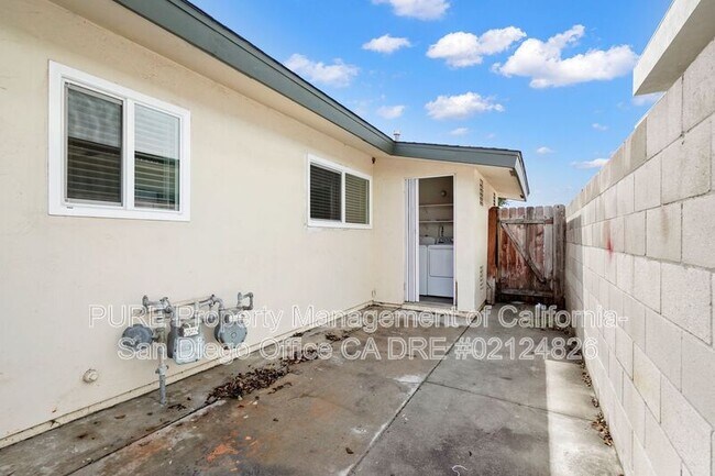 Building Photo - 528 7th St