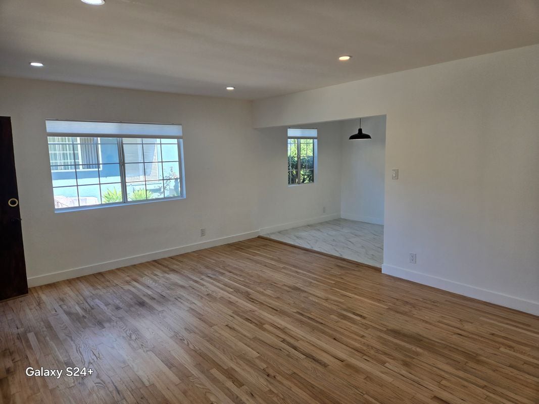 Building Photo - 1570 N Verdugo Rd