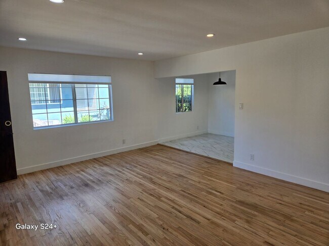 Building Photo - 1570 N Verdugo Rd