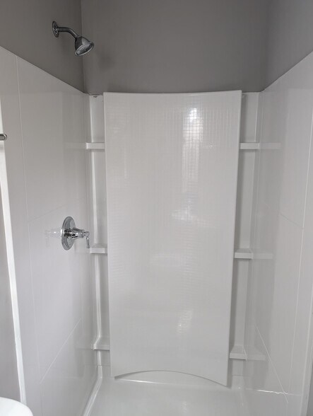 Building Photo - 457 Fewell St