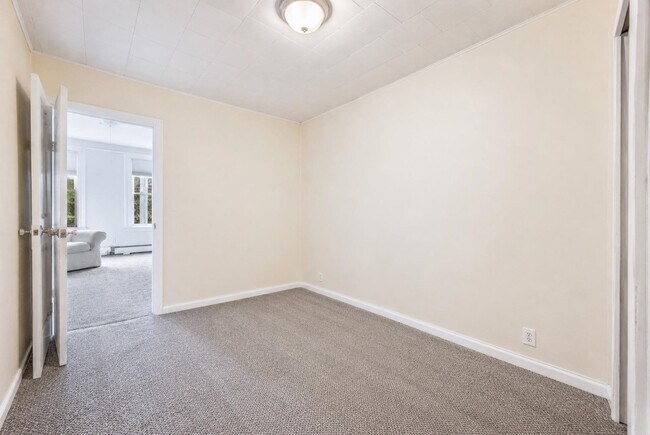 Building Photo - 603 Adams St